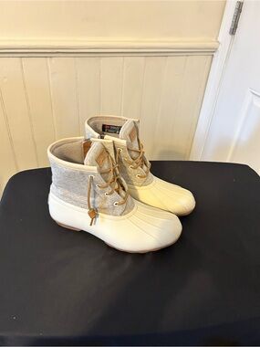 Sperry Saltwater Embossed Wool Duck Boots/Off White-Tan/7.5/EUC